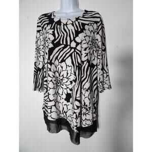 Chicos Travelers Top Shirt Blouse Sz 1 Medium Floral Tropical Black White Textur